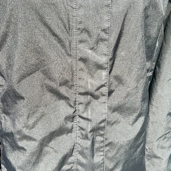 North Face lightweight, hide away hood fully lined woman’s jacket size Large - Picture 12 of 14